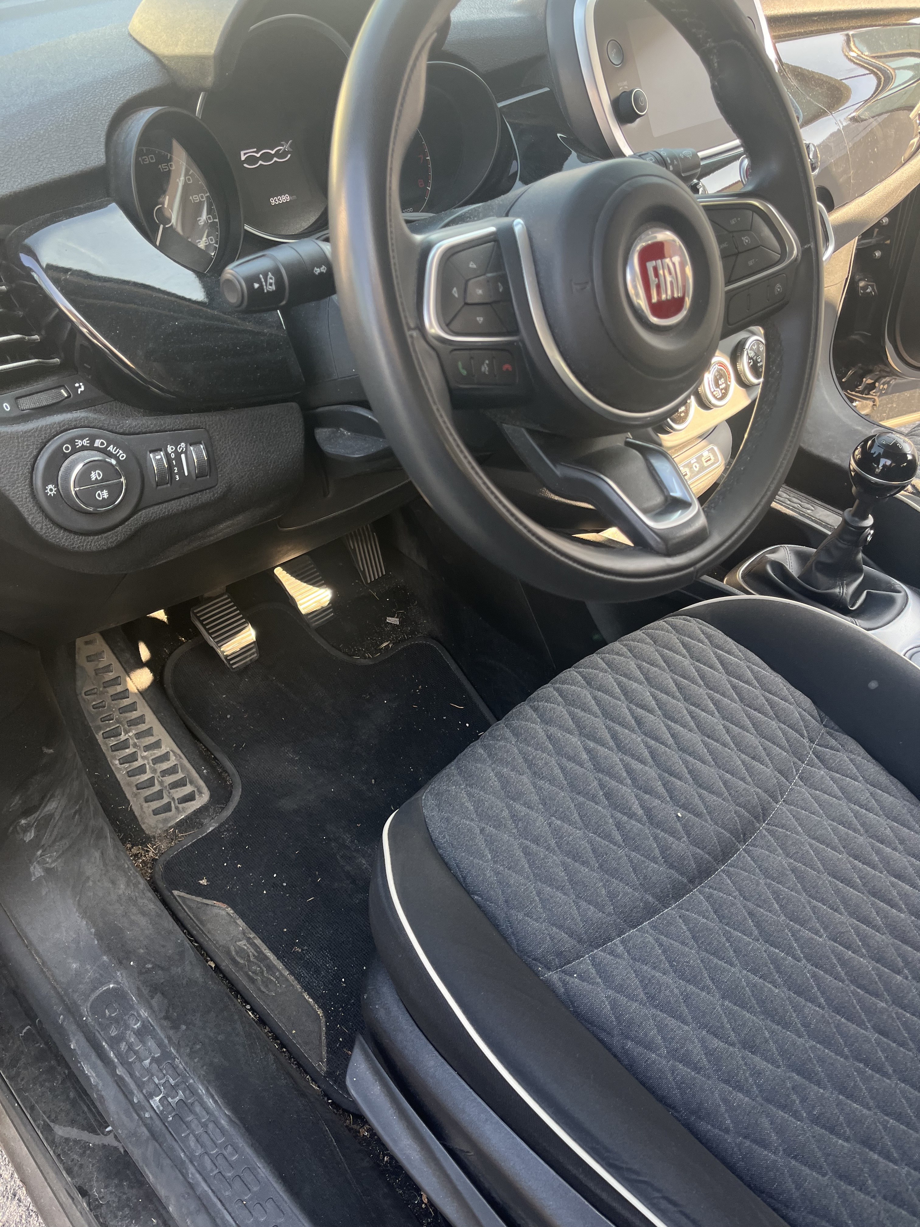 Habitacle poussiéreux avant nettoyage, Fiat 500X